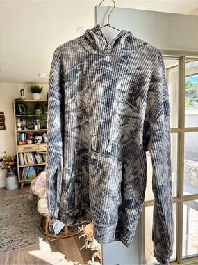 Negative Space Abstract Print Hoodie Gray and cream Size Medium